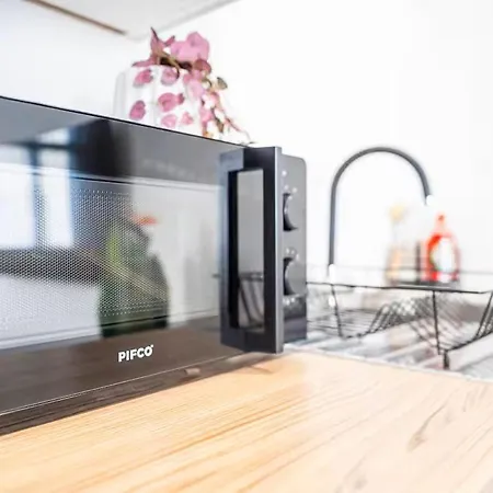 Modern Two-bedroom In * 布雷得佛